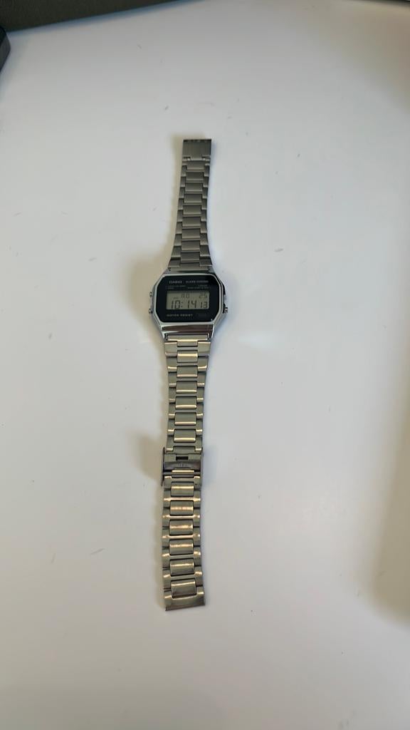 Casio digitaal horloge - silberfarben, Handtassen en Accessoires, Horloges | Dames, Ophalen of Verzenden, Zo goed als nieuw