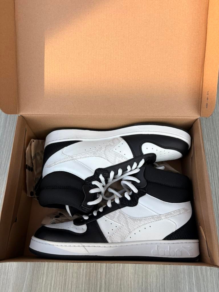 Diadora Magic Bascet schoenen maat 39, Neuf, Enlèvement ou Envoi, Blanc, Baskets