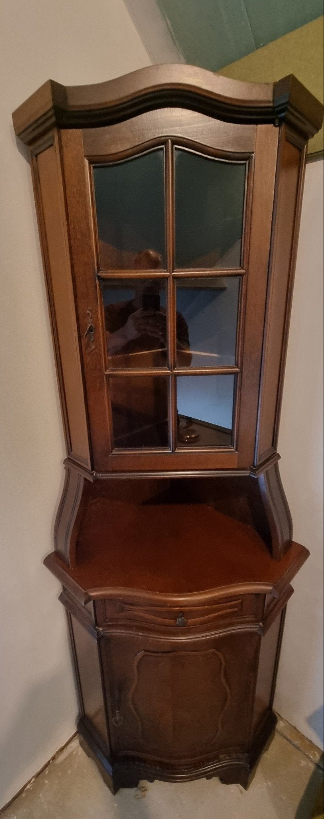 Hoekkast 187 cm hoog, Ophalen