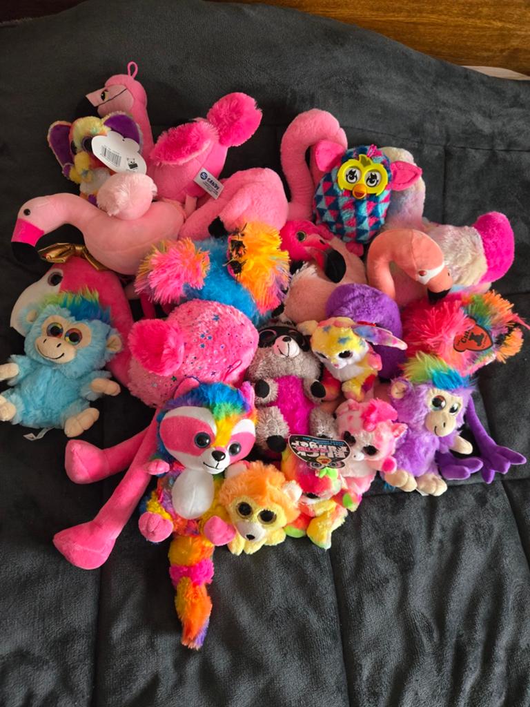 19 pluche knuffels. Flamingo's, furby en beertjes, Enfants & Bébés, Enlèvement