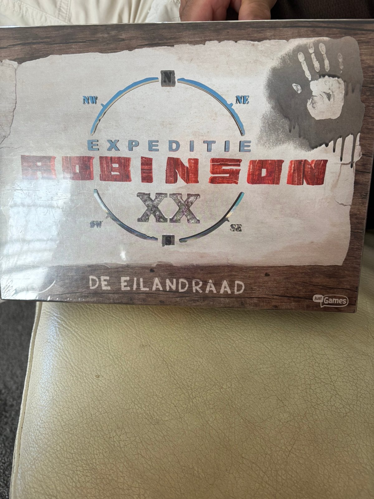 Speldoos expeditie Robinson XX, Enlèvement, Neuf