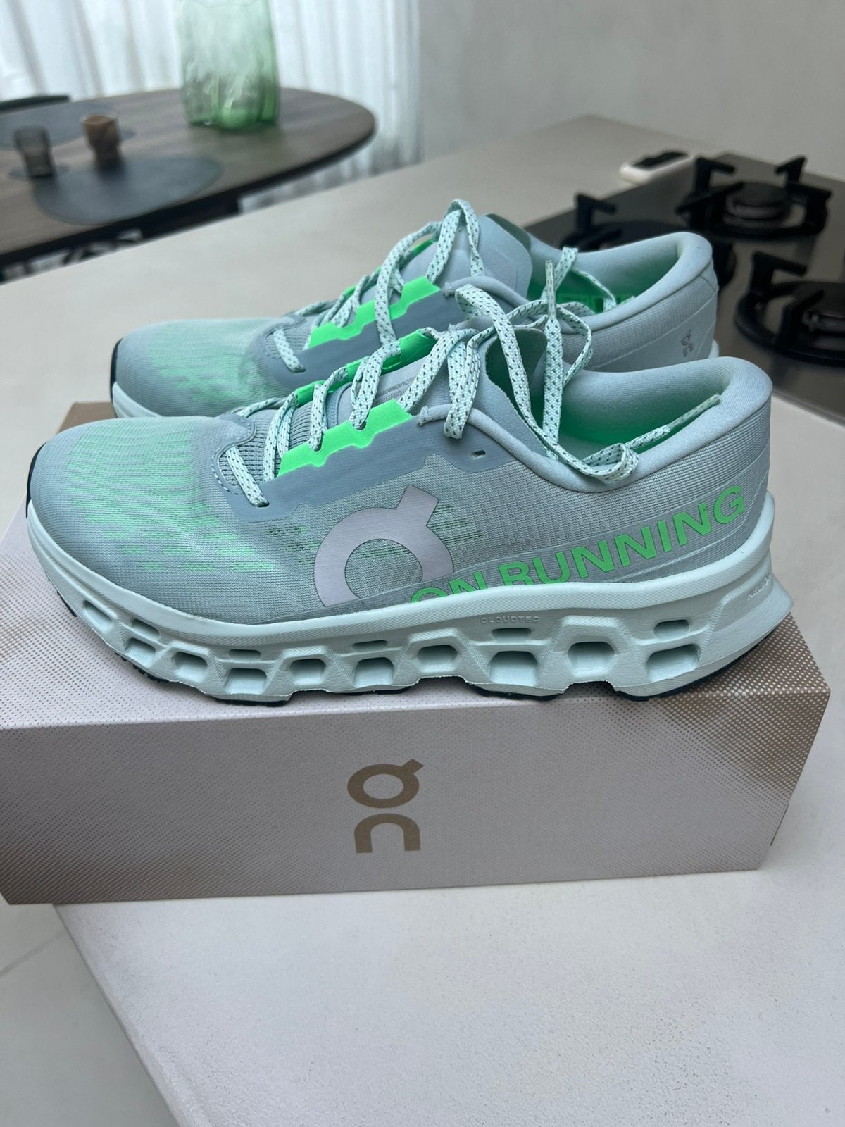 ON running cloudmonster 3 Brook/Flurry size EU 42 NIEUW, Enlèvement, Comme neuf