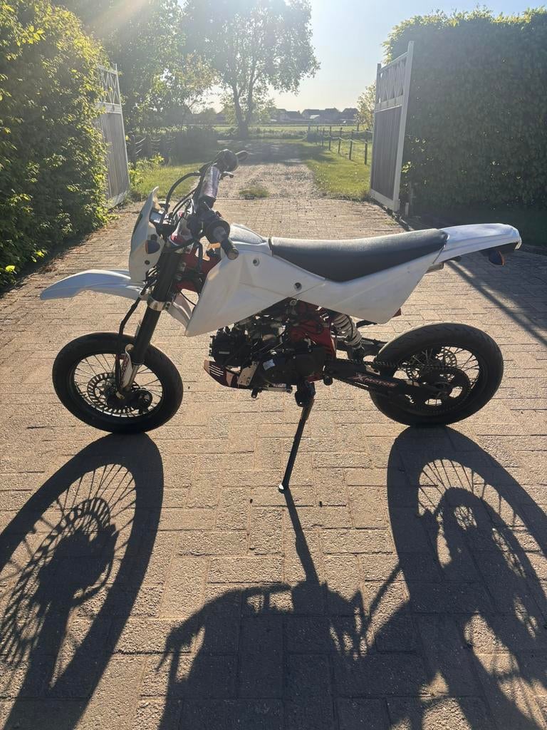 Brommer 50cc met papieren, Fietsen en Brommers, Ophalen, Zo goed als nieuw