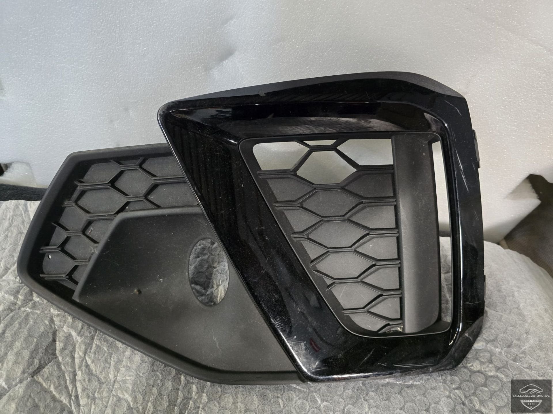 Audi A4 8W B9 Facelift S-Line Rooster Links 8W0807681AM, Autos : Pièces & Accessoires, Pare-chocs, AUDI AG, Auto-Union-Strasse 1
85045  Ingolstadt, DE