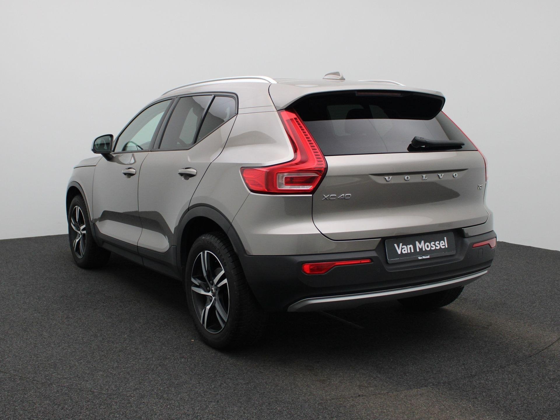 Volvo XC40 T2 Geartronic Momentum Pro (automatique), Autos, Argent ou Gris, Achat, Entreprise, Volant multifonction
