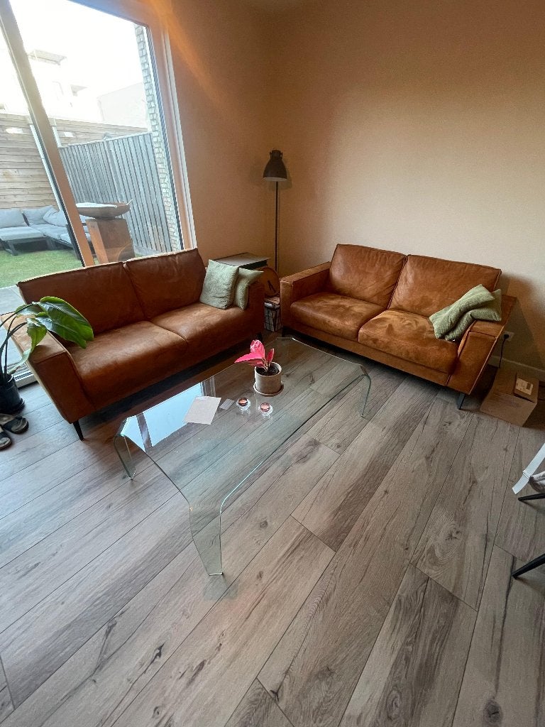 Set van 2 comfortabele lederen 2-zitsbanken in cognac kleur, Maison & Meubles, Canapés | Salons, 75 à 100 cm, Comme neuf, Modern-Industrieel