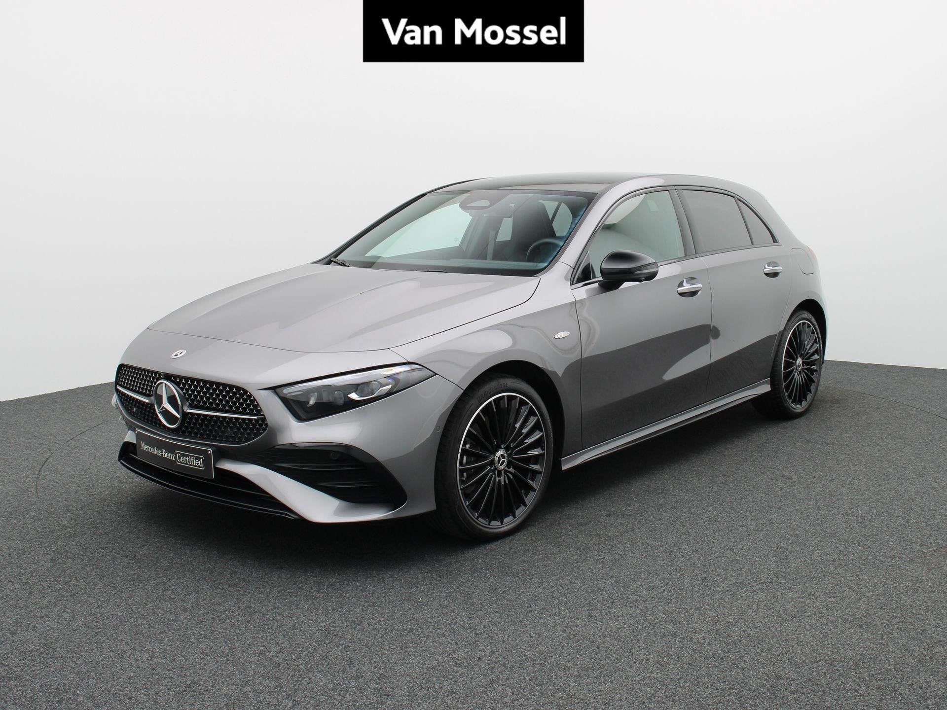 Mercedes-Benz A 250 e AMG Line + PREMIUM PLUS + PANO DAK + M, Auto's, Dealer onderhouden, Gebruikt, Zwart, 16 kWh