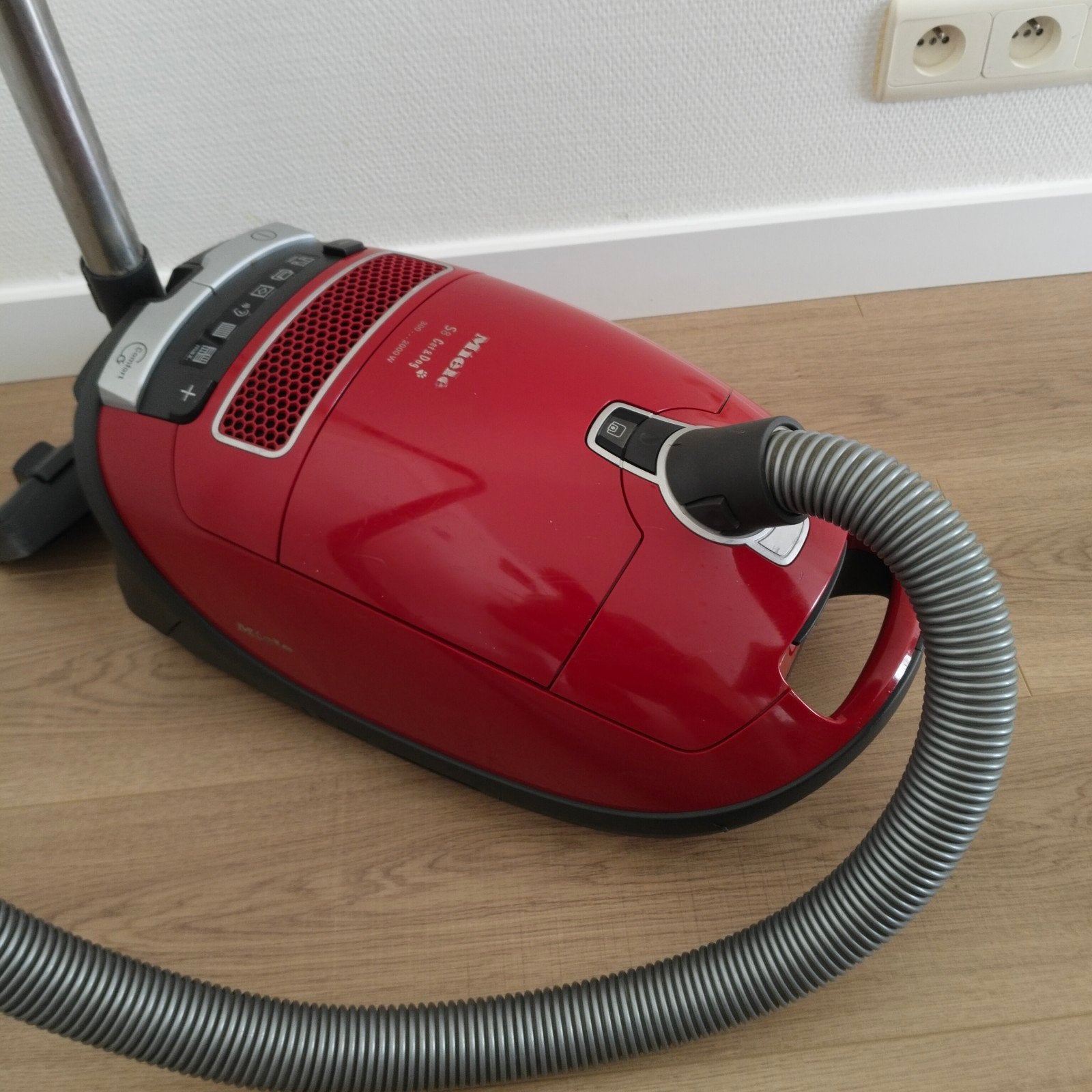 Miele S 8 Cat&Dog  300....2000 W, Elektronische apparatuur, Stofzuigers, Ophalen of Verzenden, Stofzak, Miele