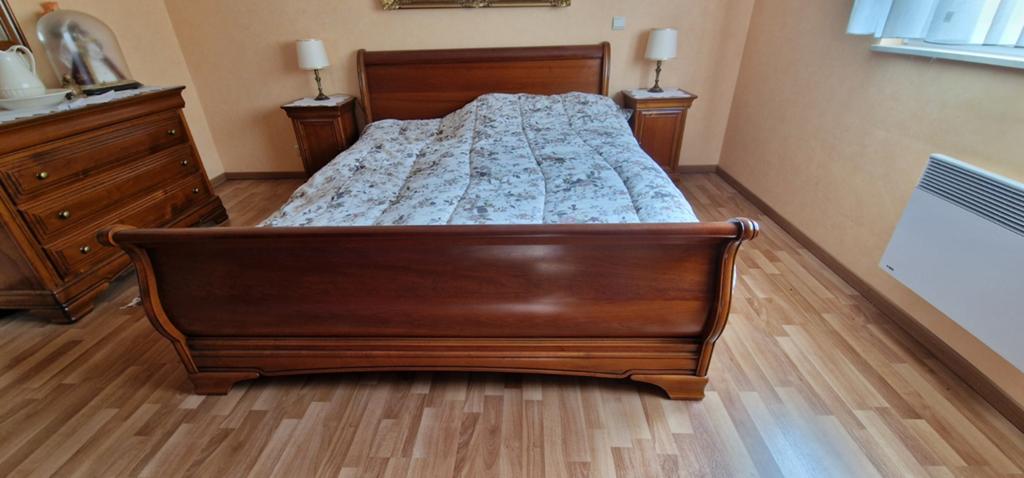 Slaapkamer kerselaar. Bed, nachtkastjes, Commode,  kast, Huis en Inrichting, Ophalen