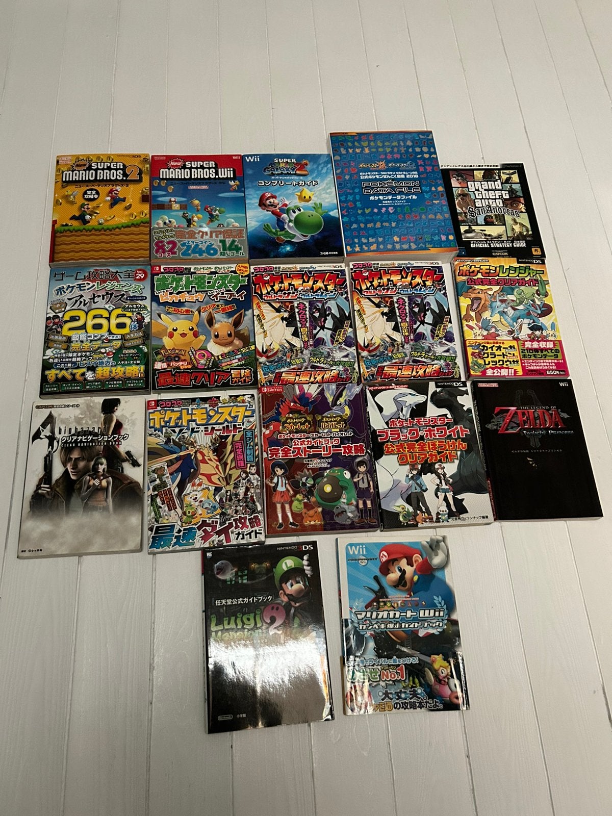 Verzameling japanse videogame boeken / strategy guides, Enlèvement ou Envoi, Comme neuf