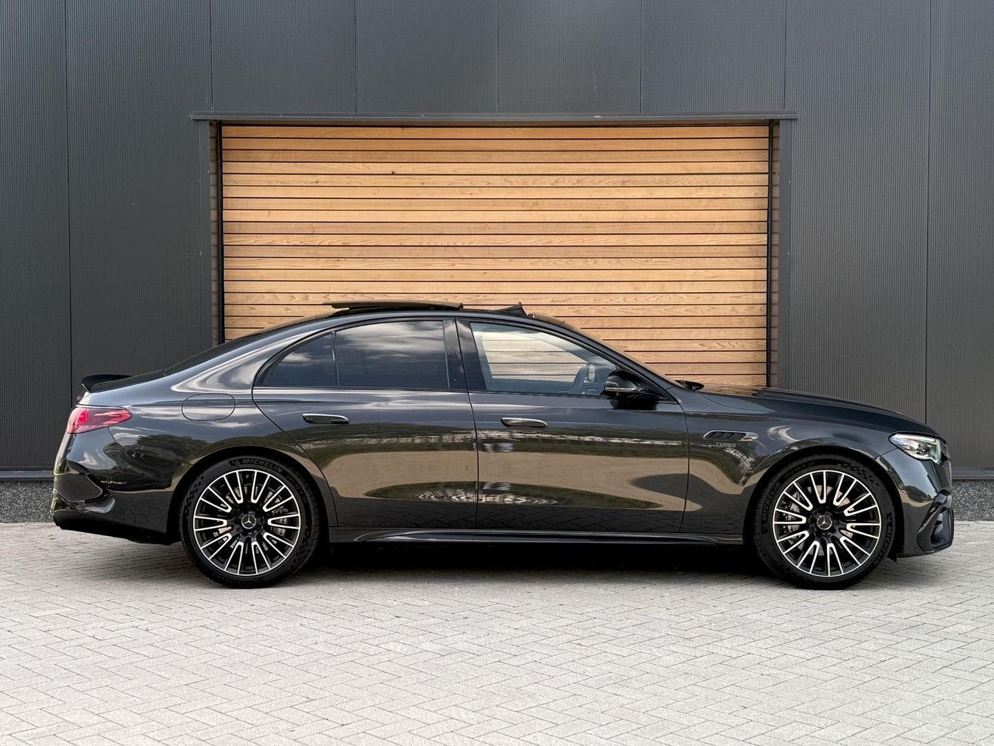 Mercedes-Benz E 53 AMG 4MATIC+ HYPERSCREEN|4W-BESTURING|BURM, Auto's, Automaat, 70 g/km, Zwart, 21 kWh