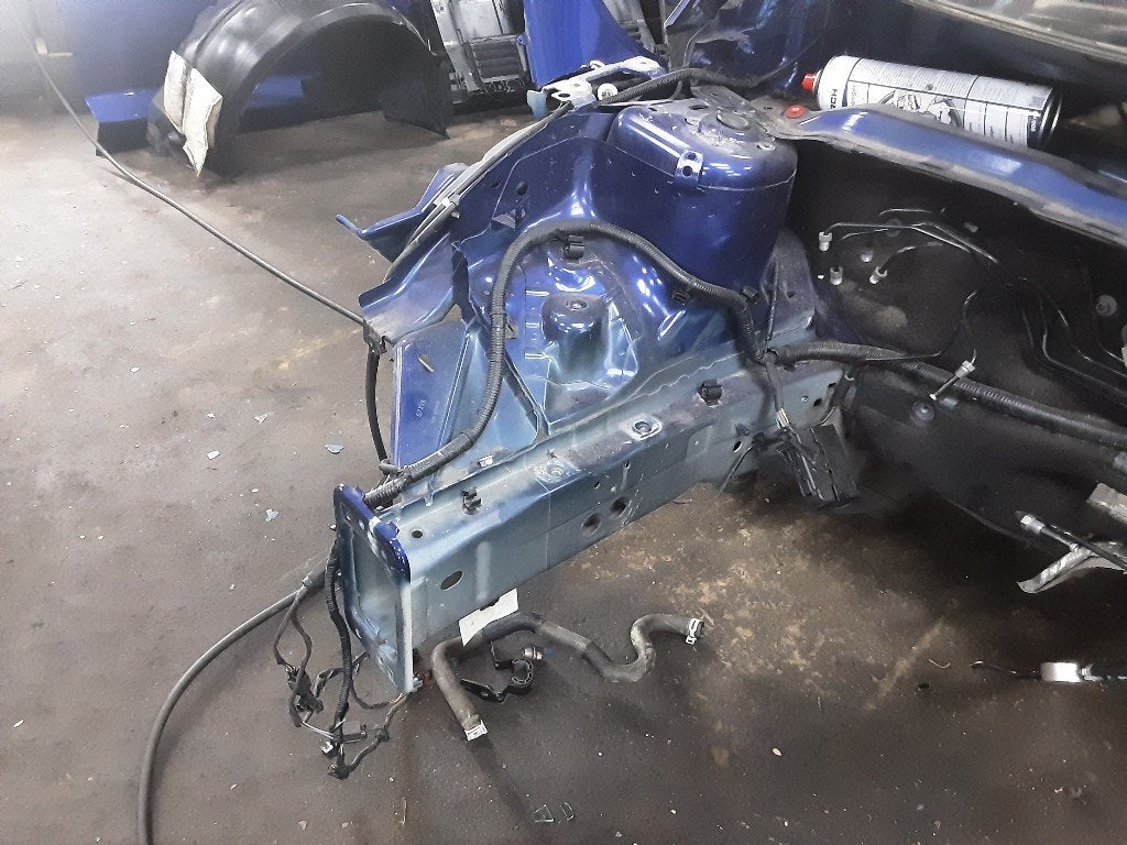 PARE BOUE AVANT DROIT Ford Fiesta 7 (01-2017/07-2023), Utilisé, Avant, Ford, Garde-boue