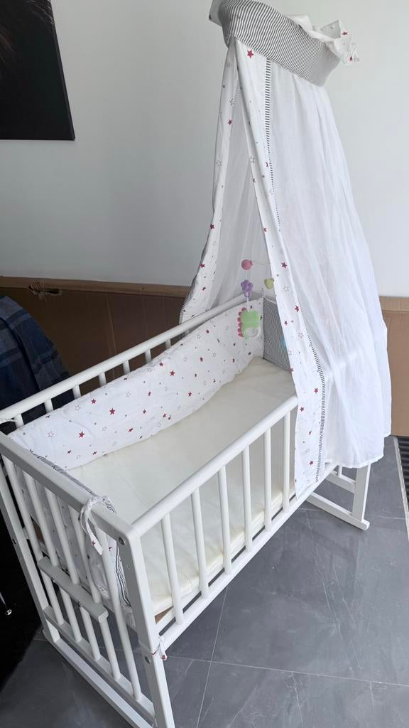 Nieuw baby wiegje, Kinderen en Baby's, Ophalen, Zo goed als nieuw