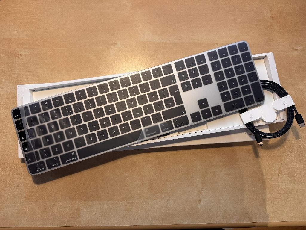 Apple Magic Keyboard avec Touch ID A2520 QWERTY Nordique NEW, Neuf, Enlèvement ou Envoi, Touches multimédia, Qwerty