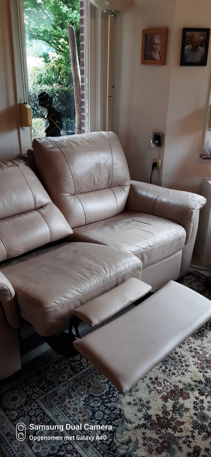 2 lederen elektrische relaxzetels, beige, in goede staat., Huis en Inrichting, Ophalen