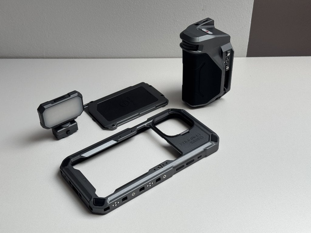 Tilta khronos iPhone 15 max pro Space Gray., Audio, Tv en Foto, Ophalen of Verzenden, Zo goed als nieuw