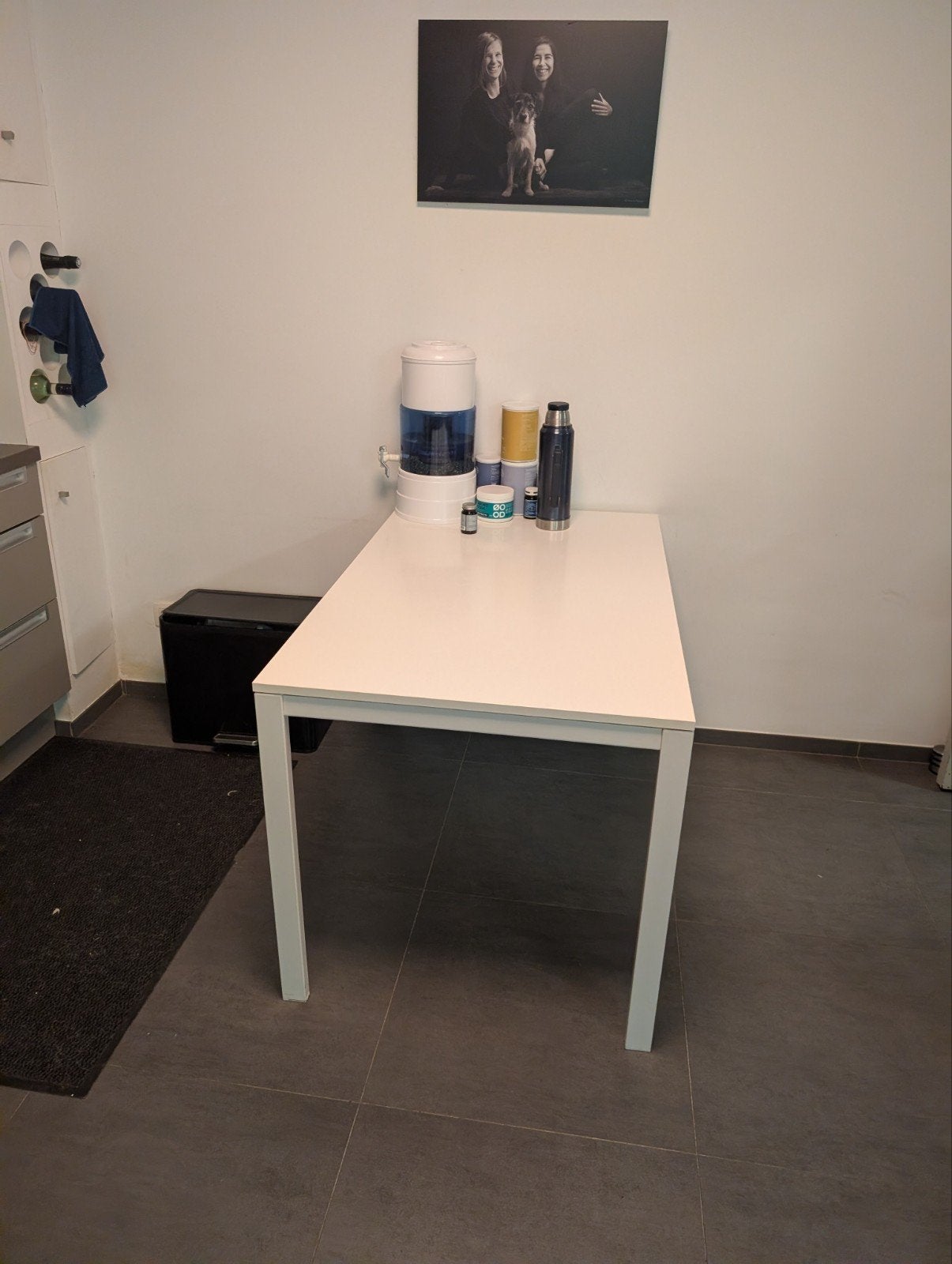 Witte tafel te koop, Enlèvement
