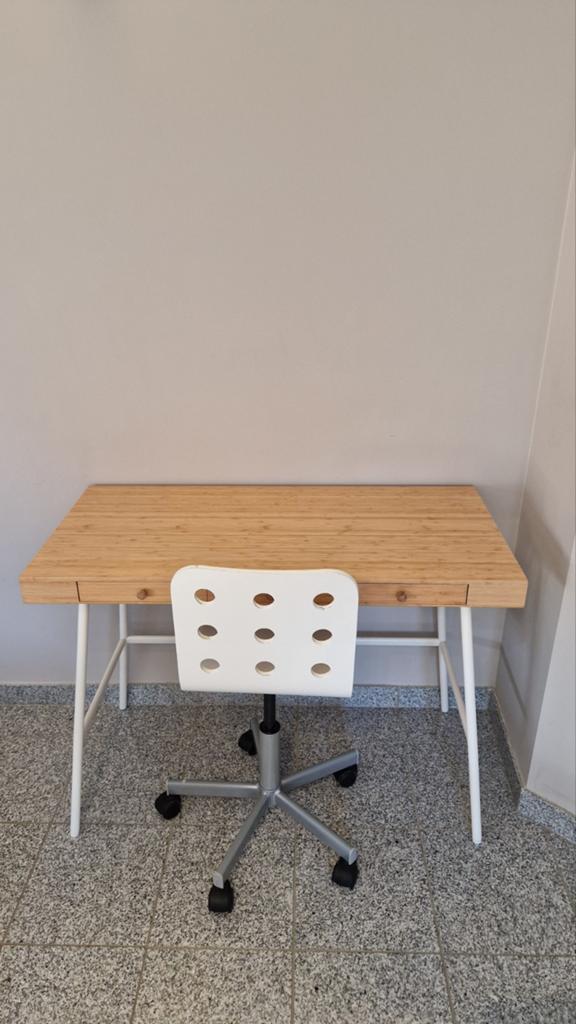Kinderbureau met stoel, Ophalen