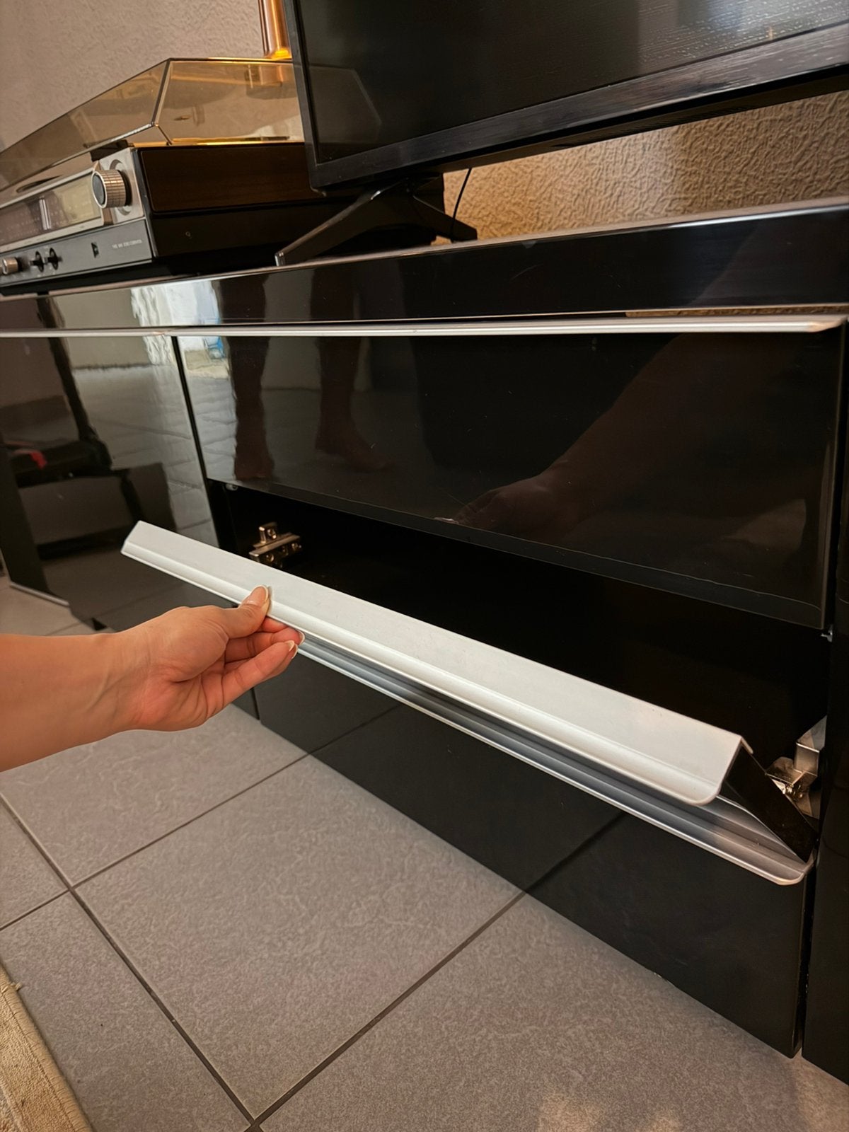 LG 50 inch 4K Smart TV met zwart tv-meubel – €350, Ophalen, Zo goed als nieuw