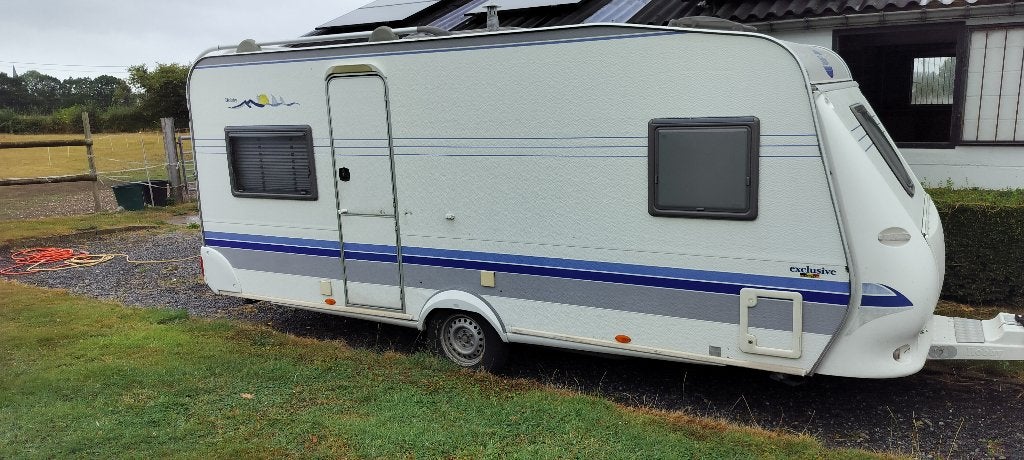 Hobby 495W caravan, Vast bed, Hobby, Particulier, 6 tot 7 meter