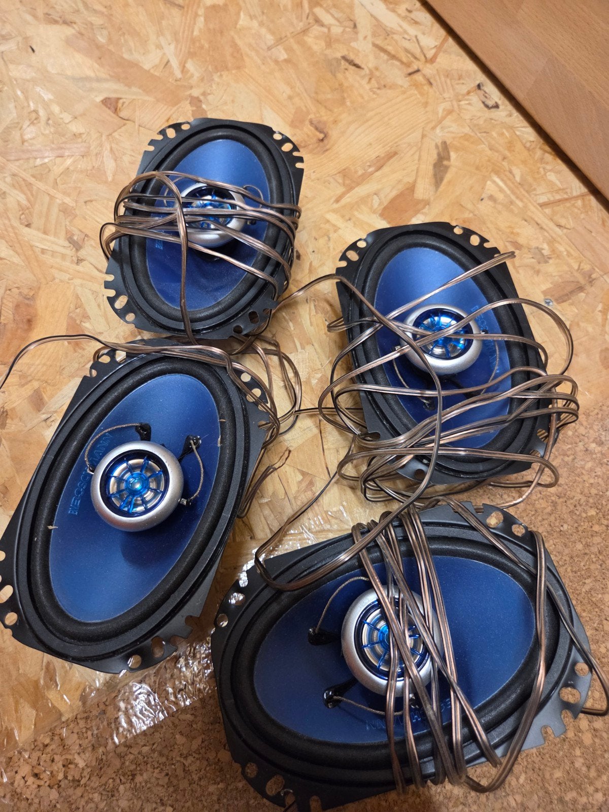 speakers 260 watt, Auto diversen, Ophalen of Verzenden, Zo goed als nieuw