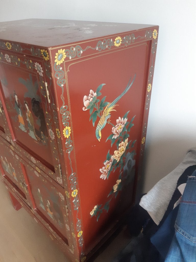 Petit meuble chinois, Enlèvement