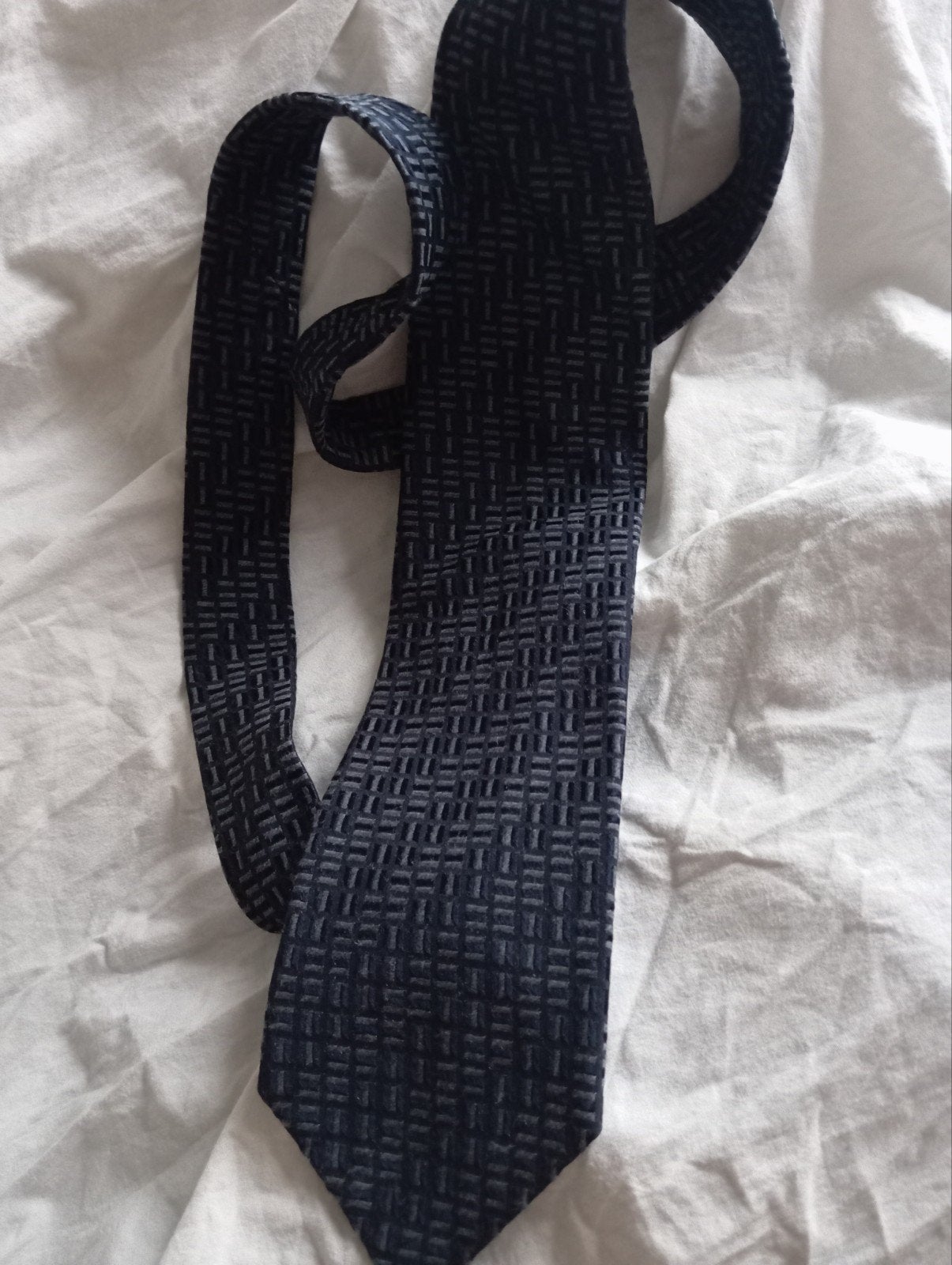EMPORIO ARMANI - Cravate veloutée violette et noire, Vêtements | Hommes, Cravates, Enlèvement ou Envoi, Noir