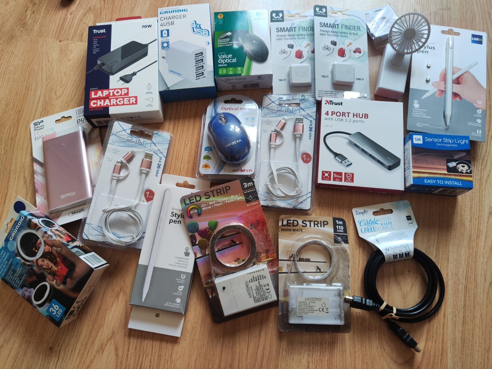 Grand lot d’accessoires Tech / Informatique TOUT NEUF (Trust, Enlèvement, Neuf