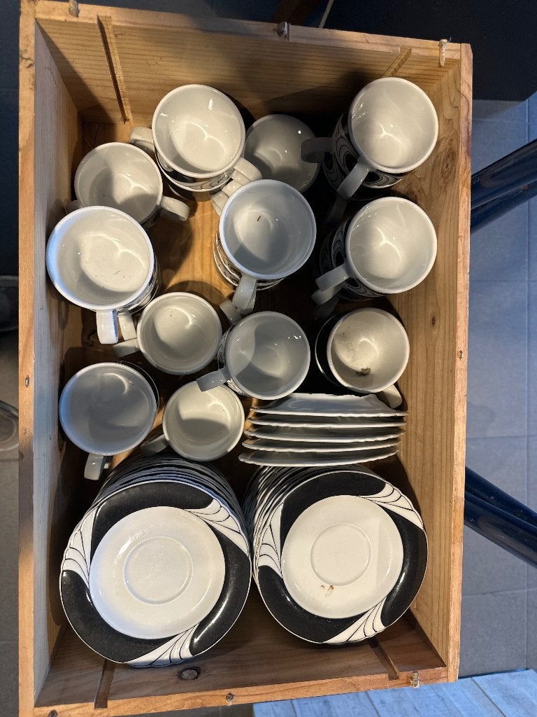 Koffie tassen en borden, Huis en Inrichting, Ophalen, Zo goed als nieuw, Porselein, Bord(en)