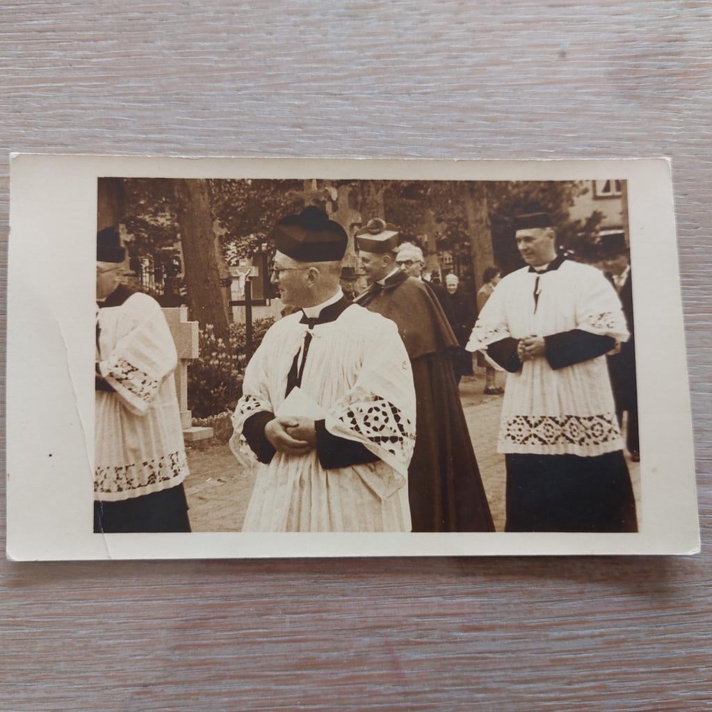 Oude foto met Mgr De Smedt (bisschop van Brugge), Verzamelen, Ophalen of Verzenden, Foto