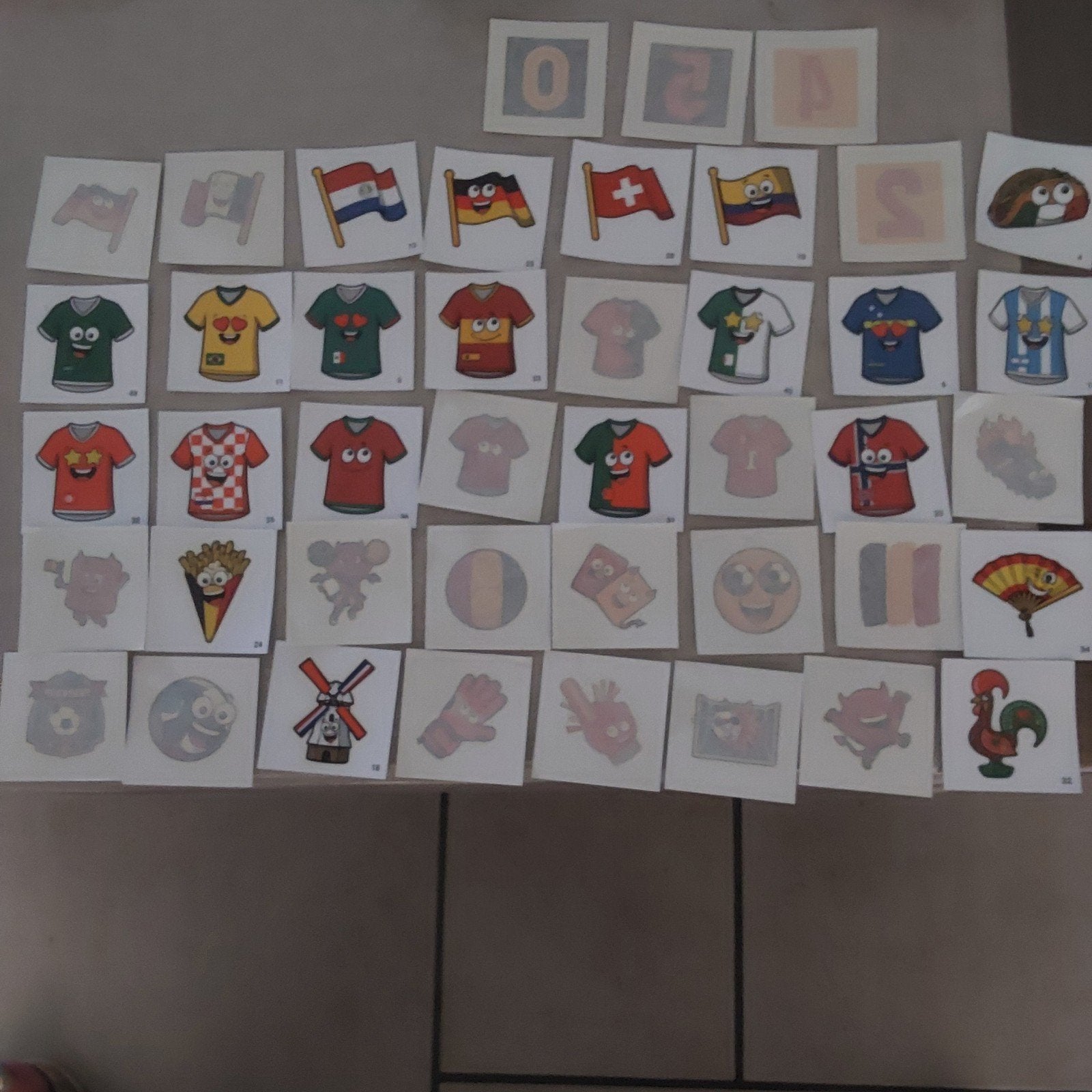 43 verschillende stickers van voetbal van ad delhaize, Enlèvement ou Envoi