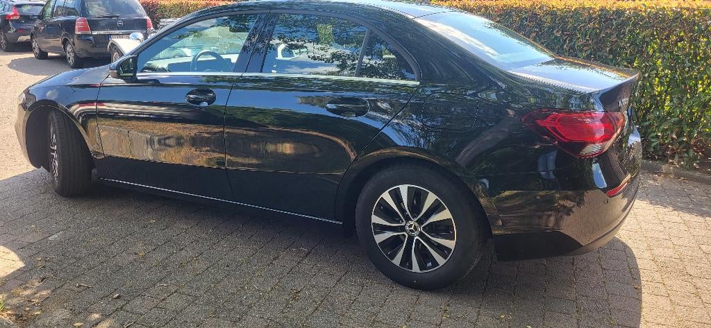 Mercedes A 180 Sedan Automaat | 2020 met 1 jaar garantie, Auto's, Zwart, Leder, 5 deurs, Particulier