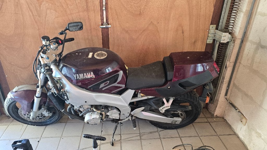 YAMAHA  FZR 600 POUR PIECE 1995, Enlèvement, Utilisé