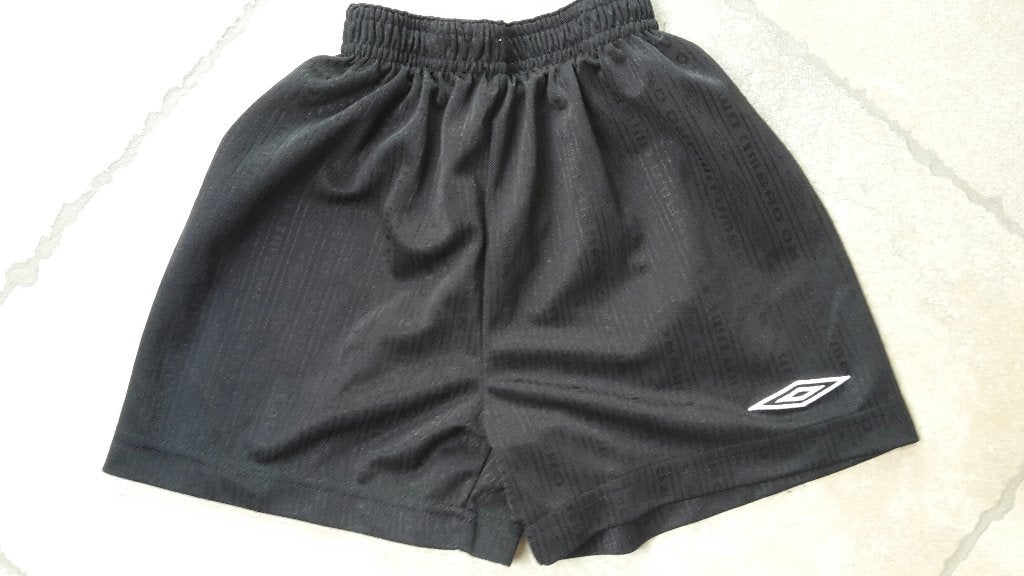 Merk Umbro: Nieuwe zwarte sport short mt 110, Kinderen en Baby's, Kinderkleding | Maat 110, Ophalen of Verzenden, Zo goed als nieuw