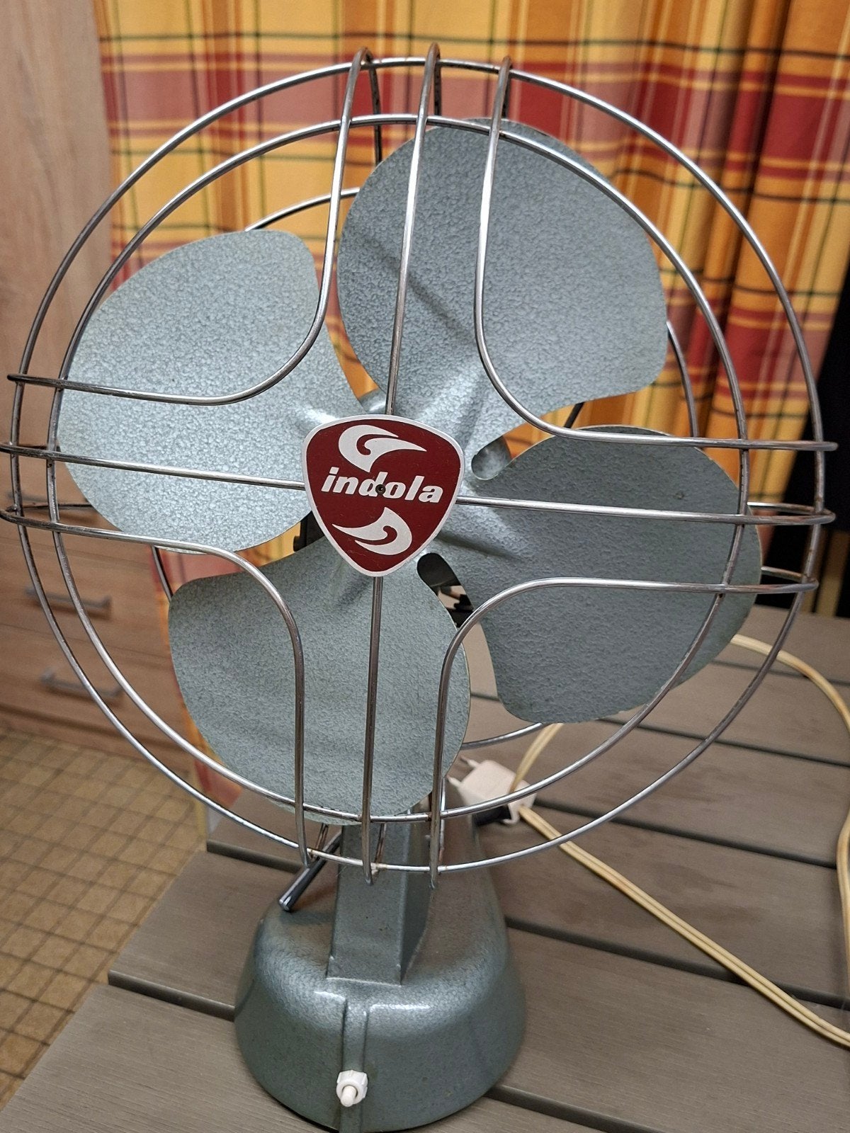 1950, collector ventilateur INDOLA, fonte métal état neuf, Enlèvement ou Envoi