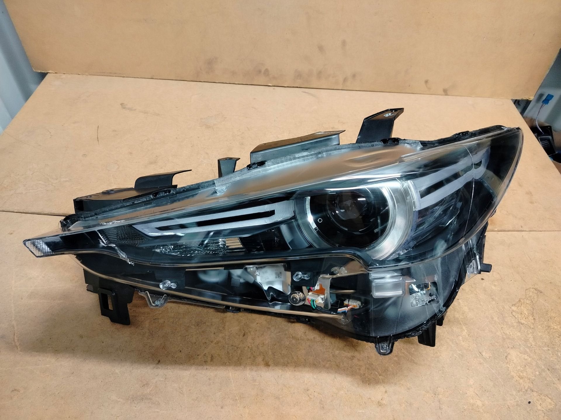 Phare gauche Mazda CX5 II KB8P51040, Shinchi, Fuchu-Cho 3-1
730-8670  Hiroshima, Mazda Motor Corporation, Info@mazda.co.jp, Mazda