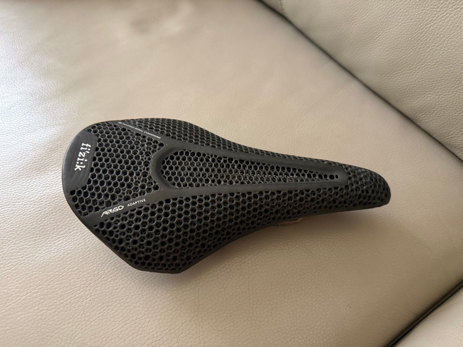 FIZIK Vento Argo R3 adaptieve 3D zadel, Fietsen en Brommers, Fietsonderdelen, Ophalen of Verzenden, Zo goed als nieuw, Zadel, Racefiets