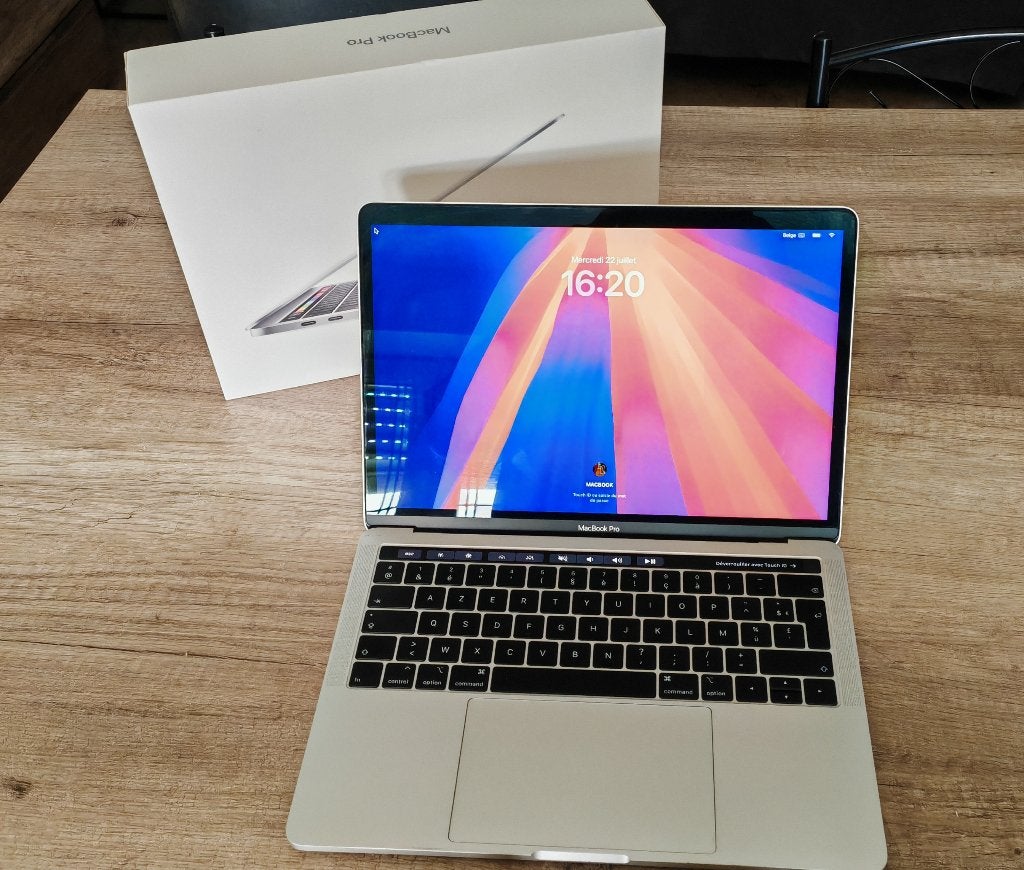 APPLE MACBOOK PRO RETINA TOUCH BAR 2018 - 16 GB RAM - 256 GB, Computers en Software, MacBook Pro, Gebruikt, 256 GB, 2 tot 3 Ghz