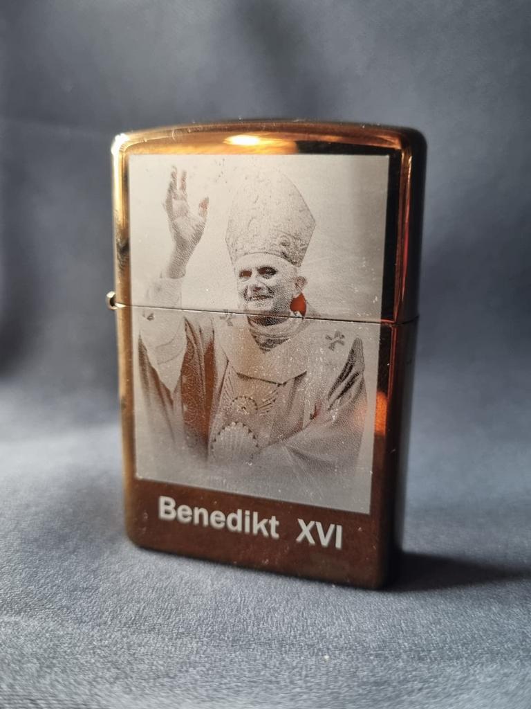 Zippo Paus Benedikt XVI 2004, Verzenden, Zo goed als nieuw, Aansteker