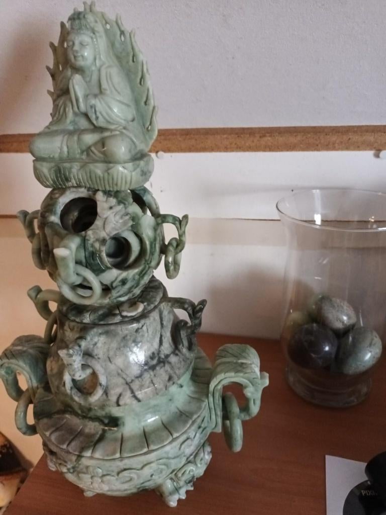 Decoratieve urne in jade met puzzelbal, Antiek en Kunst, Curiosa en Brocante, Ophalen