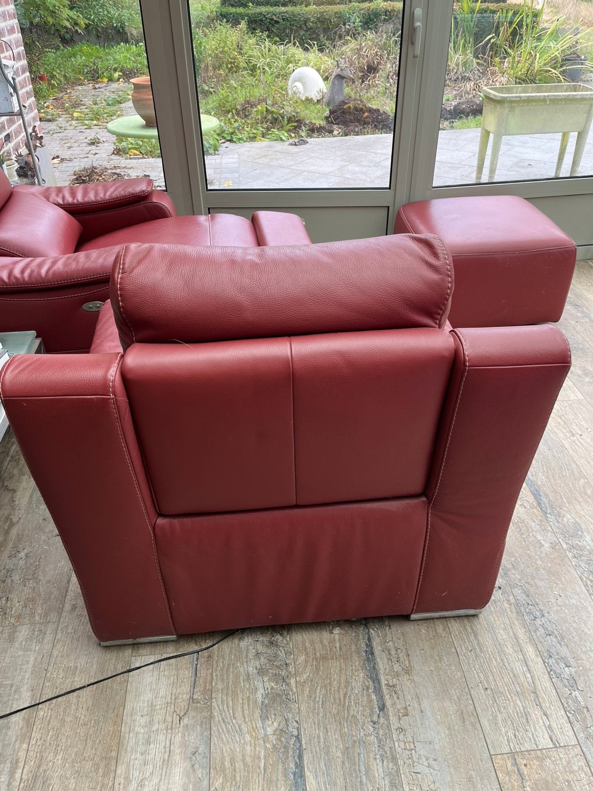 Siège en cuir rouge à réglage électrique, Neuf, 100 à 125 cm, Enlèvement, 50 à 75 cm