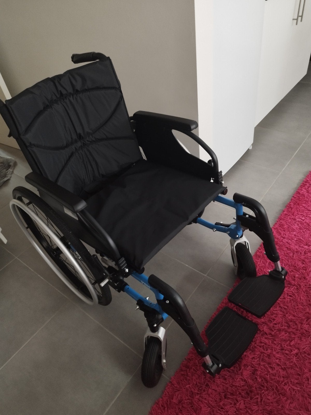 CHAISE ROULANTE VIGO NEUVE MOITIÉ PRIX TOP AFFAIRE !, Divers, Chaises roulantes, Enlèvement