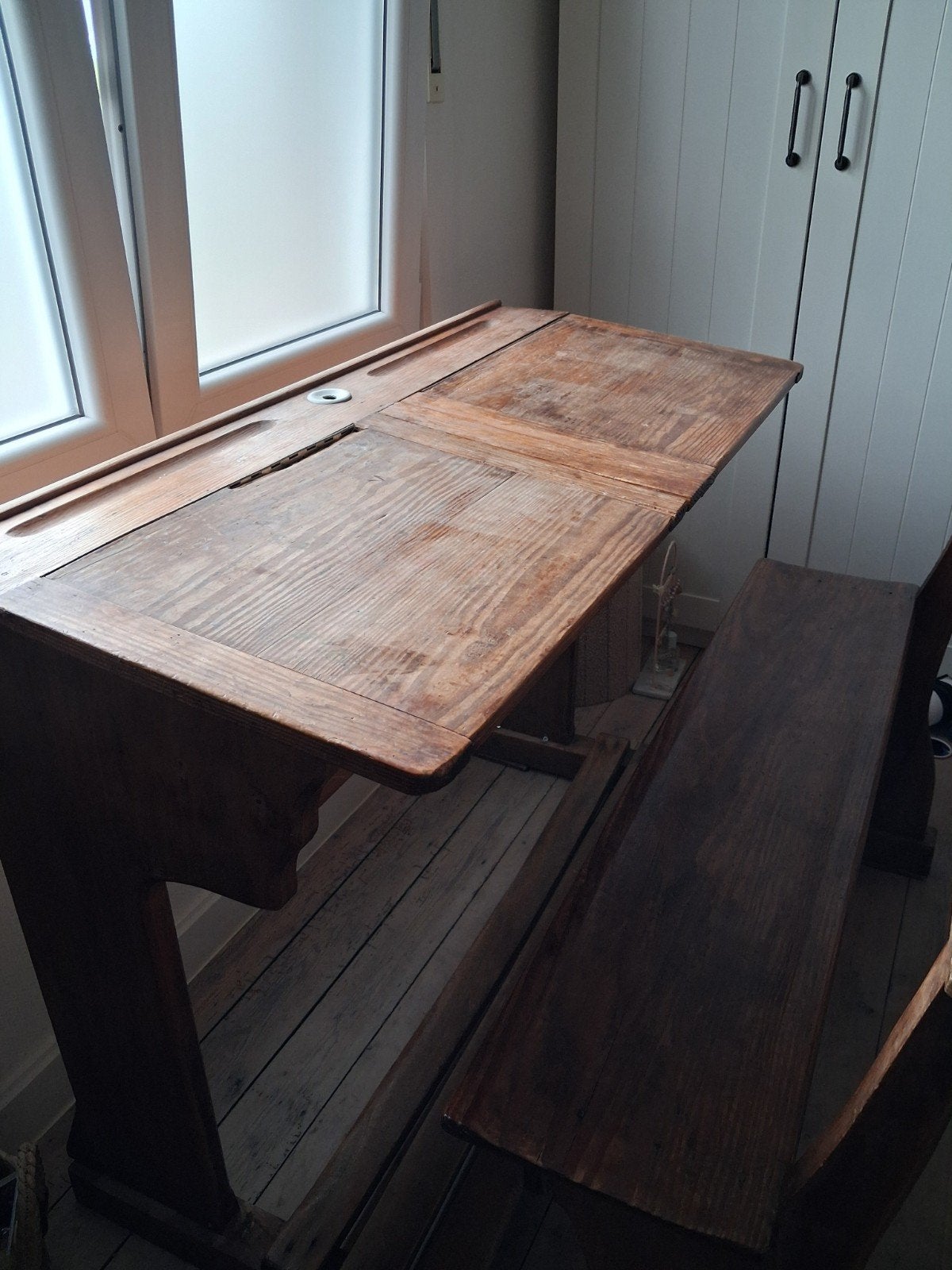 bureau d'école ancien, Enlèvement