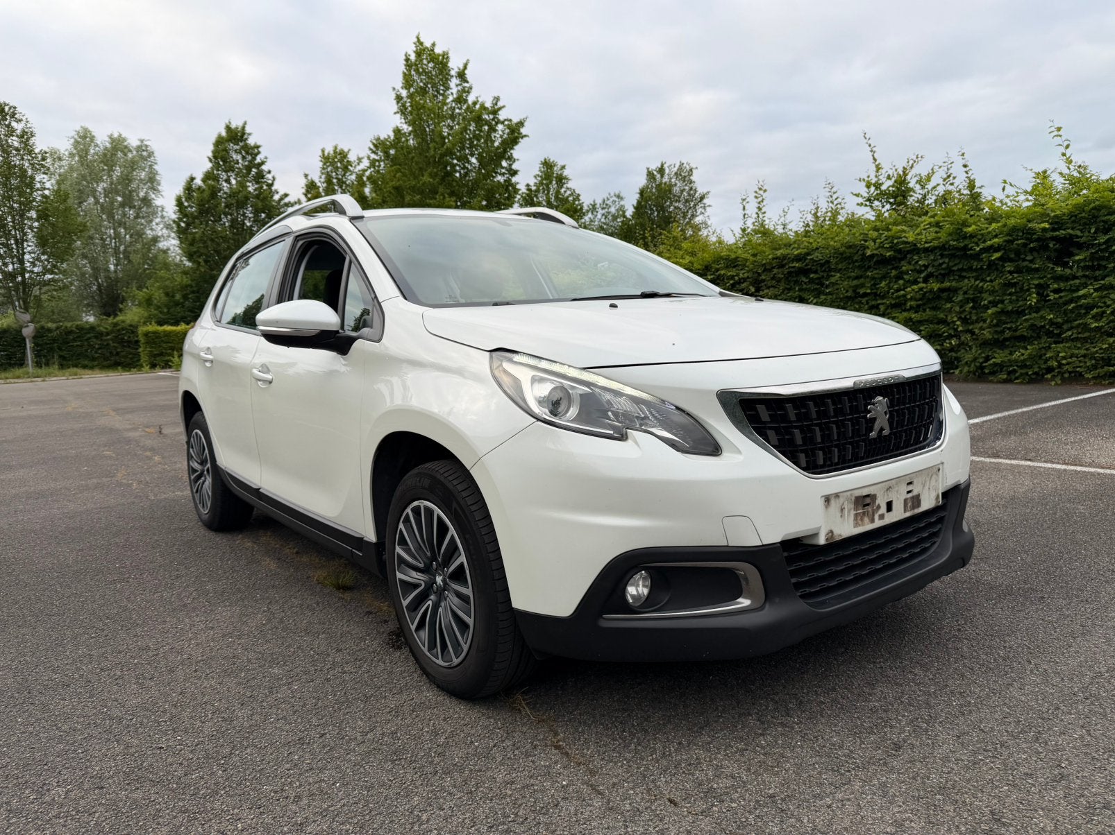Peugeot 2008 / 1.2 Benzine Euro 6 / Automaat / 94.000 km, Auto's, Peugeot, Automaat, Stof, Wit, Bedrijf