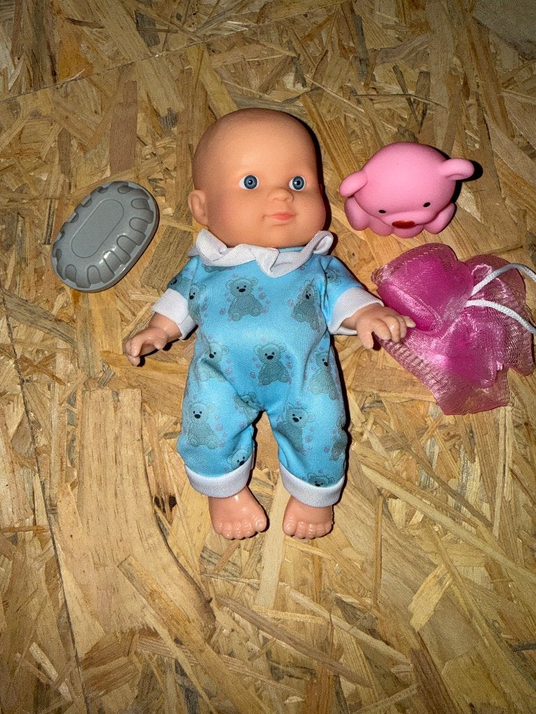 Petite poupée en plastique avec accessoires, Enlèvement ou Envoi, Neuf, Autres types