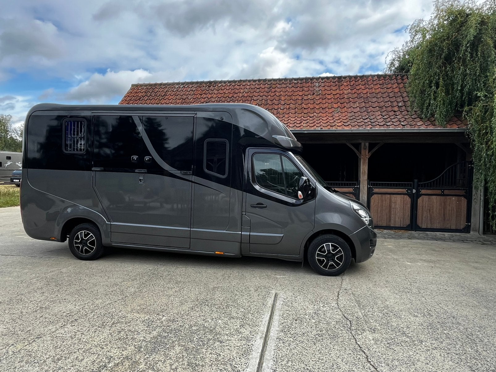 Mooie Krismar Dub Cab paardencamionette, Ophalen