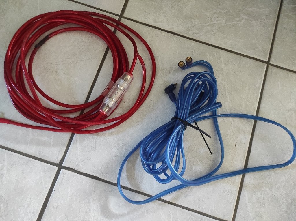 Woofer met versterker en bekabeling, Gebruikt, Inclusief kabels, Subwoofer, Ophalen