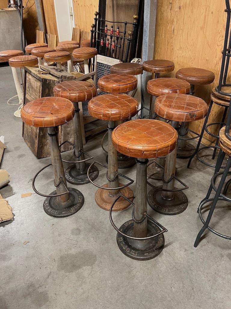 7 tabourets de bar industriels Necchi, assise en métal, cuir, Avec repose-pieds, Enlèvement, Utilisé, Cuir