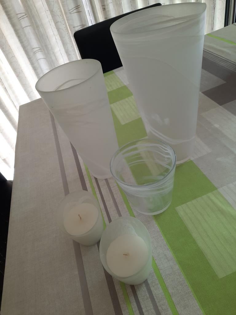 Ensemble de 5 vases blancs, Enlèvement, Verre