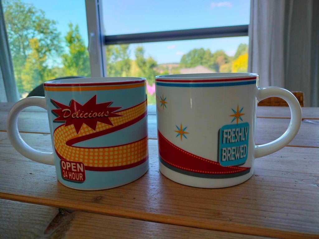 Retro design koffiemokken. Goed groot: 9 hoog en 9 diameter., Huis en Inrichting, Keuken | Servies, Ophalen, Vintage, Nieuw, Kop(pen) en/of Schotel(s)